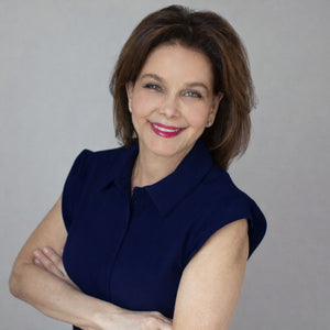 Dre Cynthia Stolovitz – MD, CCFP(EM), FCFP <BR> Directrice médicale et propriétaire – Clinique Antiaging, Montréal